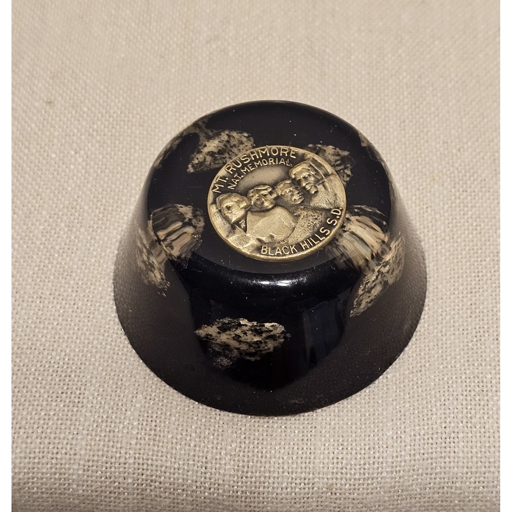 Vintage Mt. Rushmore Black Hills SD Suvenior Paper Weight 2.5"D